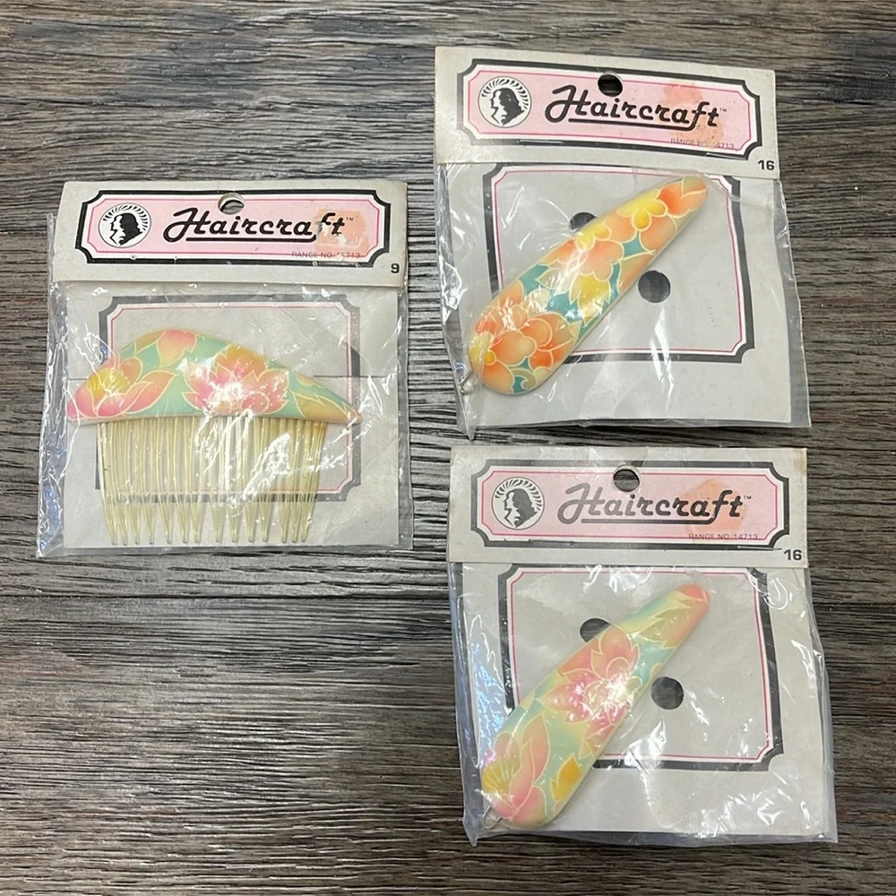Vintage HAIRCRAFT Comb and Barrettes - Hair Clips NWT Hawaiian Print Design